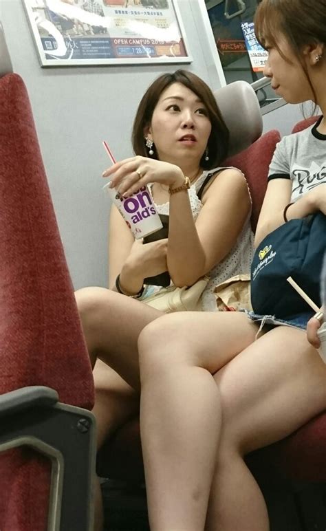 Pretty Legs On Subway Spider821209