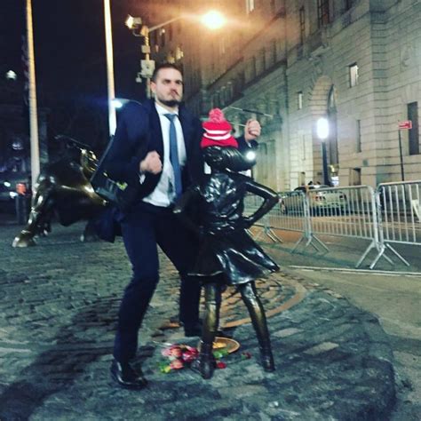 Photo Of A Wall Street Guy Humping The Fearless Girl Statue Goes Viral Sparks Outrage Online