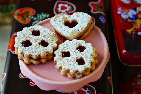 Dishes that are famous and popular all over the world! Austrian Cookie Recipes - Vanillekipferl Austrian Vanilla ...