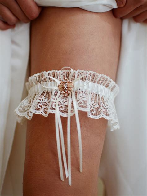 Tlg516 Gorgeous Ivory Lace Bridal Garter With Rose Gold Brooch The