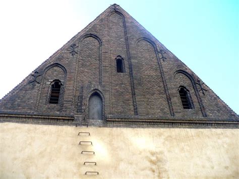 .(staronová synagoga), which was in use as early as 1270. Staronová synagoga: Skrýš pro tajemného golema? - TOPZINE.cz