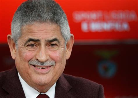 Ainda jovem, luís filipe vieira contraiu um problema respiratório que mudou um pouco os seus hábitos. Luís Filipe Vieira, Presidente do Benfica in Geral