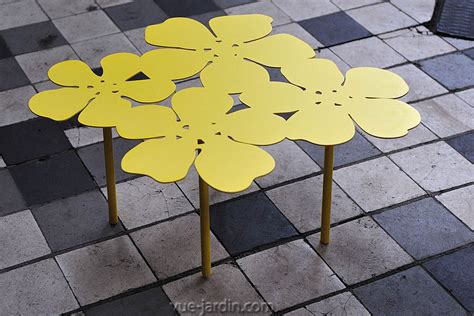 Table Basse De Jardin Design Fleurs Notus De Mati Re Grise Sur Vue Jardin Com
