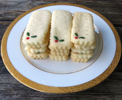 This nutty buttery crescent shaped austrian vanillekipferl cookie recipe (vanilla crescent cookies) is the perfect holiday treat to share with family and friends. Mom's Canadian Traditional Shortbread Recipe 2016 | Recipe ...