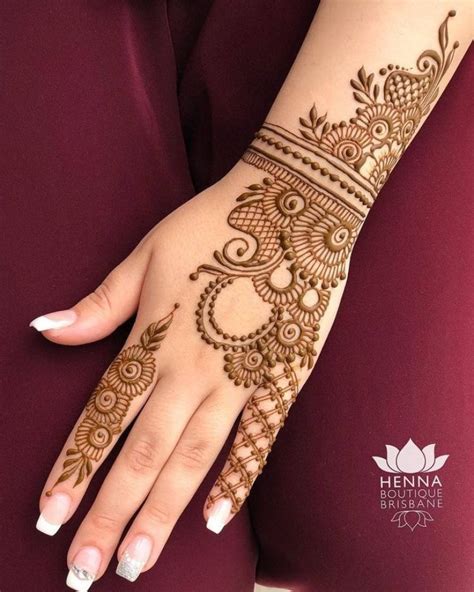 20 Striking One Side Mehndi Designs For Bffs Of The Bride Or Groom