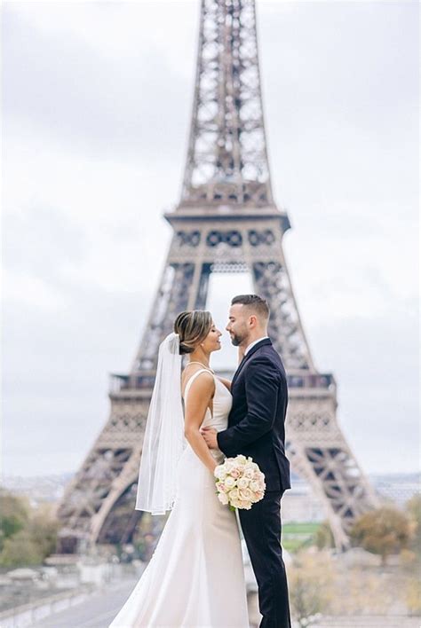 Happy Eloped Couple At The Eiffel Tower Image By Do It Paris Way