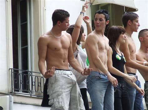 Paris Gayp Rections Des Jeunes Gens Qui Ne Se Pren Flickr