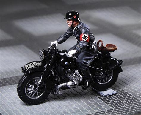 Bmw were already producing a number of popular and highly effective motorcycles, and developed the r75 in response to a request from the german army to make a machine more. CS00957 LAH BMW R75 - Maison Militaire