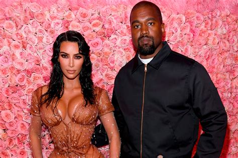 Канье уэст сотворил революцию в мире кроссовок, представив миру yeezy brand, за эксклюзивными моделями которого охотятся по всему миру. ICONS: ЭВОЛЮЦИЯ СТИЛЯ КАНЬЕ УЭСТА