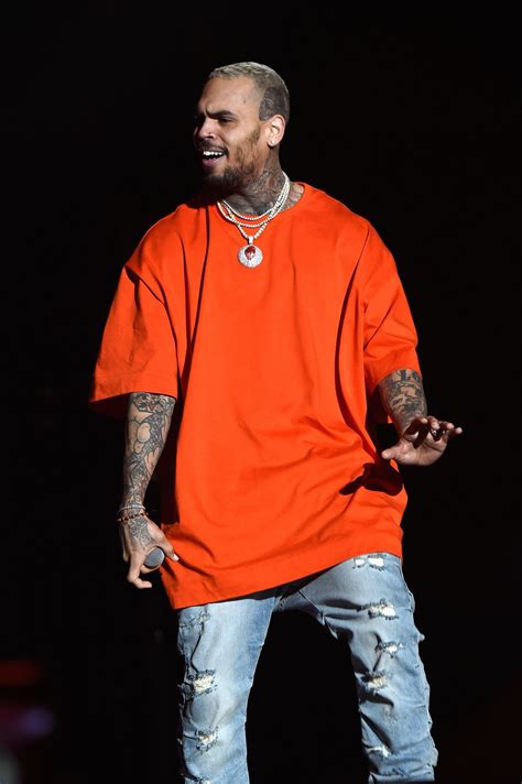 Chris Browns Fans Notice Wedding Ring On His Finger In A Photo Hugging