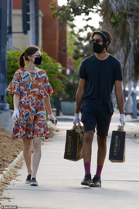 Hugo lloris is tottenham hotspur's goalkeeper and captain. Dev Patel und Freundin Tilda Cobham-Hervey tragen ...