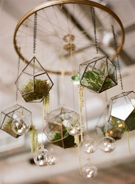 Hanging plants are beautiful, and because they are easy to grow and maintain, they have become the spider plant's unique appearance will add visual interest to any room and make beautiful bedroom plants. 39 Trendy Ways To Incorporate Terrariums Into Your Wedding ...