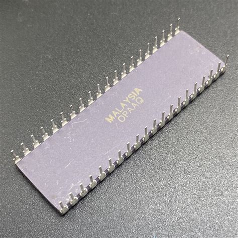 Motorola Mc68b00l Processor 6800 R7e 8 Bit Cpu Ceramic Dip40 2mhz