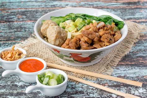 / ˌ n ɑː s i ɡ ɒ ˈ r ɛ ŋ /) refers to fried rice in both the indonesian and malay languages. Resep Mie Ayam yang Mudah dan Sederhana di Jamin Ketagihan