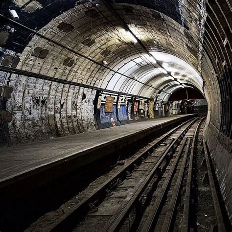 Beautiful London Tunnels Londonist London Underground Train London