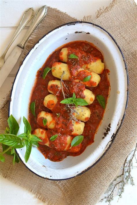 Quenelles de semoule de blé à la sauce tomate Saveurs provençales