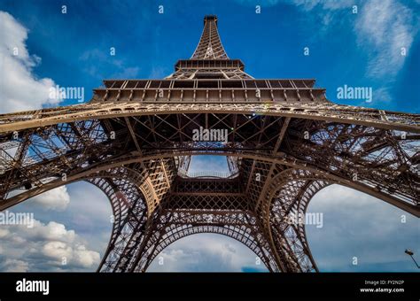 La Tour Eiffel Hi Res Stock Photography And Images Alamy