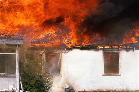 Tennessee Firefighters Let House Burn Because Owner Didnt Pay Fee