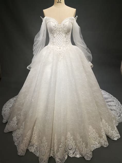 With details that captivate like delicate lace, pearly beadwork, graceful tulle, and more, our vintage plus wedding dresses are as alluring as the come.new vintage styles arrive. Romantic long sleeve vintage style wedding dresses from ...