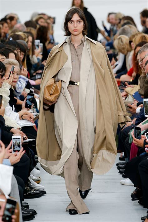 Spring 2018 Runway Fashion Trend Trench Coats Fashionsizzle
