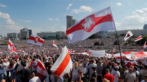 Belarus Protests Eclipse Rally in Defense of Defiant Leader - The New ...