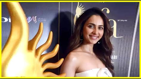 Rakul Preet Singh Will Pay Tribute To The Black And White Period Of Bollywood At The Iifa Youtube