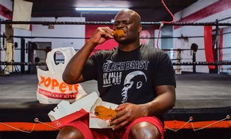 Derrick lewis wants to win heavyweight title for houston at ufc 265. WATCH: Derrick Lewis's Fried Chicken Training Montage