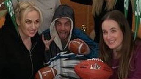 Super bowl 54 full game: Im Privatjet: So hat Rebel Wilson für Super Bowl ...