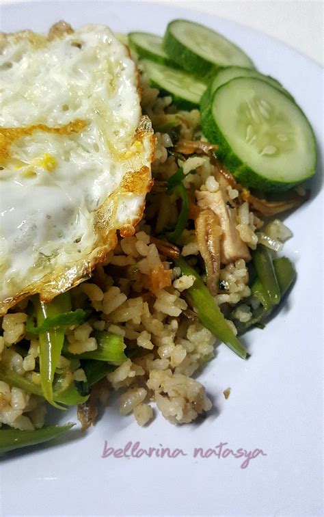 Kamu juga bisa mengkreasikan resep nasi goreng pedas ini dengan berbagai topping, seperti ayam goreng, telur ceplok, daging, maupun seafood. Resepi Nasi Goreng Kampung Bellarina (Chillie Fried Rice ...
