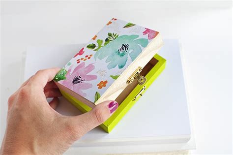 Lavender flowers in wooden box. DIY Floral Painted Wooden Box - Delineate Your Dwelling
