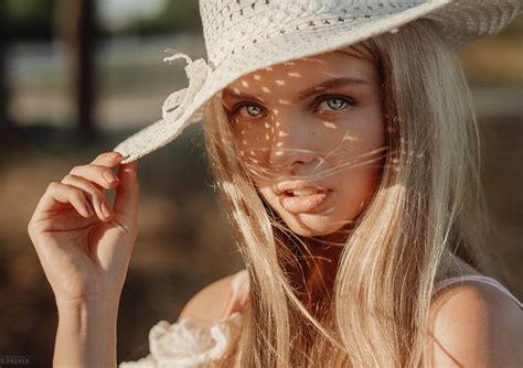 women blonde face blue eyes evgeny freyer women with hats tatyana prokopchuk sunlight