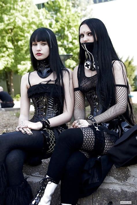 GOTH PUNK EMO Gotische mädchen Gothic mode Metallmädchen