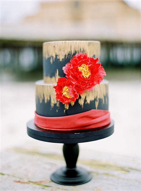 Wedding Cake In Black Gold And Red Cake By Sannas Cakesdecor