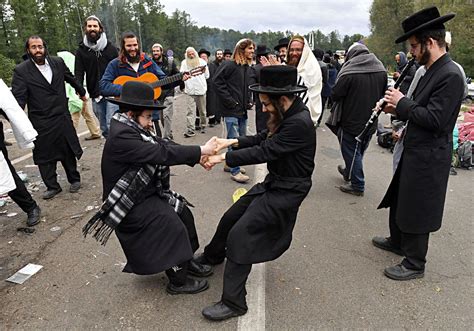 Jewish Pilgrims Retreat From Ukrainian Border