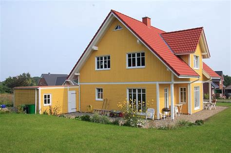 Und ein komplett aus holz gefertigtes haus kann eine signifikante masse binden und diese der atmosphäre entziehen. Häuser aus Schleswig-Holstein | VIERCK Schwedenhäuser