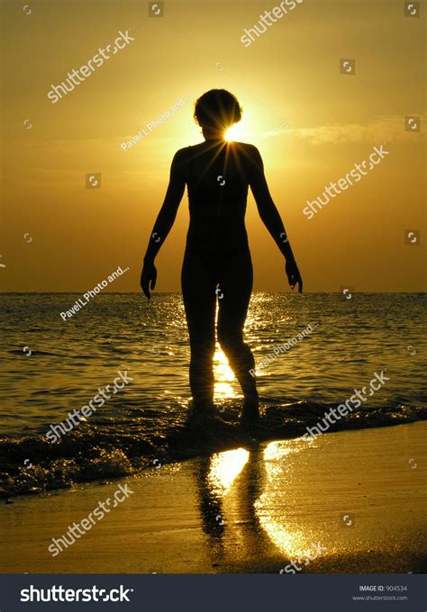 Woman Sunrise Sun Head Stock Photo 904534 Shutterstock