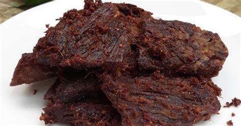 Beli daging kebanyakan, tapi tak mau hanya diolah menjadi rendang aja? Resep Cara Membuat Empal Daging Empuk dan Enak - Resep Masakan