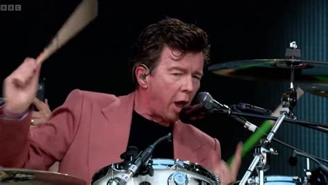 🎆 Huge Boobs Lover General 37k 🎆 On Twitter Rick Astley On Drums Singing Highway To Hell At
