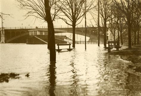 Barge Bridge Seine Floods Floods P Niche Paris France Old Press Photo