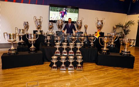 La Espectacular Foto De Messi Y Sus Trofeos Con El Barça