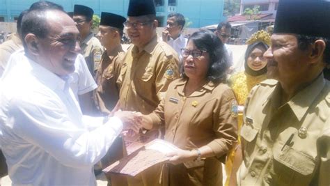 Angka kredit sebagai syarat kenaikan pangkat iii/c ke iii/d (3c ke 3d) bagi jabatan fungsional guru mencakup kegiatan pembelajaran, pengembangan diri target minimal angka kredit untuk kenaikan pangkat untuk jenjang ini sebesar 100 dengan akumulasi keseluruhan angka kredit sebesar 200. Gubsu Edy Serahkan 61 SK Kenaikan Pangkat Guru SMA/SMK di ...