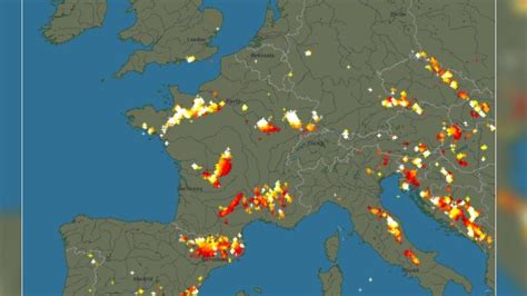 Prévisions météo à 12 jours et tendances saisonnières pour la belgique avec des webcams, des stations météo, des animations radar et satellites. CARTES. Orages : regardez où la foudre a frappé la France ...