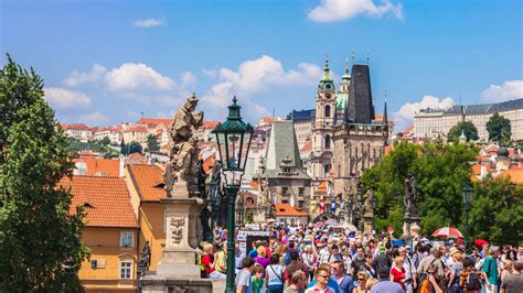 Ahoj co rikate na sčítaní lidu nemeli by se za ti prachy opravit silnice je to dost potreba nez nejakí statistiki o počtu lidí dik vsem za přispevky. V Česku začne od pátku fungovat kontaktní centrum ke ...