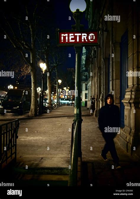 Paris Street Night Hi Res Stock Photography And Images Alamy
