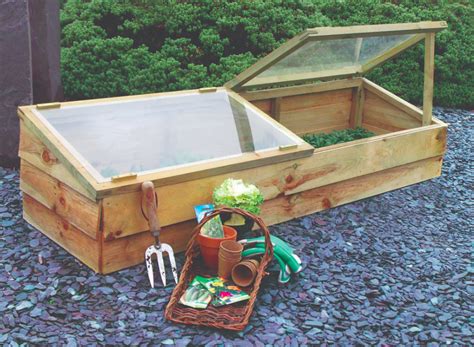 How To Use A Greenhouse Or Cold Frame To Extend Your Growing Season
