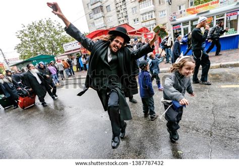 Ultra Orthodox Jewish Men Dance On Stock Photo 1387787432 Shutterstock