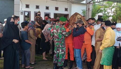 Termasuk mantan menteri bappenas, paskah suzetta, yang sempat mengabarkan berita duka tersebut lewat grup whatsapp. Kadishub Natuna Meninggal Dunia, Ketua Komisi I: Selamat ...