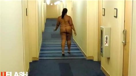 ebony naked hotel hallway walk porn videos