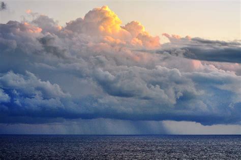 20 Terrifyingly Beautiful Photos Of Approaching Storm Clouds 14 Is