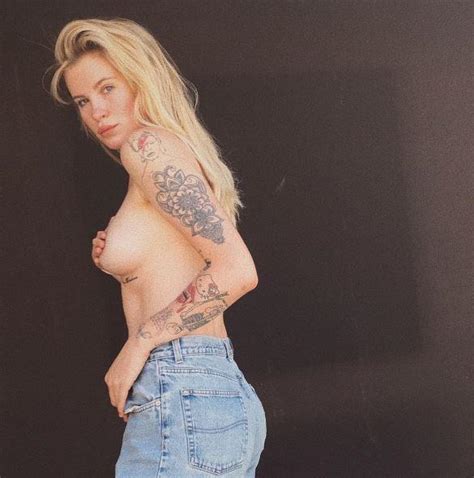 La Figlia Di Kim Basinger In Topless Sui Social Bella Senza Photoshop